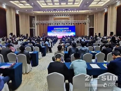 祁俊會(huì)長出席全國工程機(jī)械與車輛技術(shù)質(zhì)量信息交流會(huì)暨質(zhì)量工作委員會(huì)年會(huì)，推動(dòng)行業(yè)高質(zhì)量發(fā)展